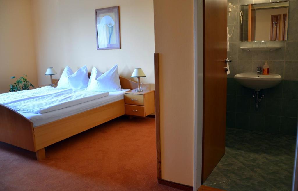 Hotel Weldi Gyor Room photo