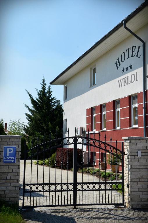 Hotel Weldi Gyor Exterior photo