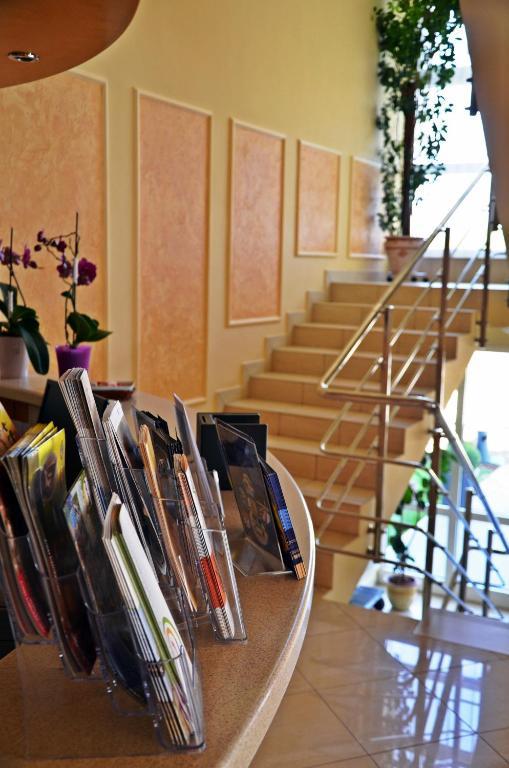 Hotel Weldi Gyor Exterior photo