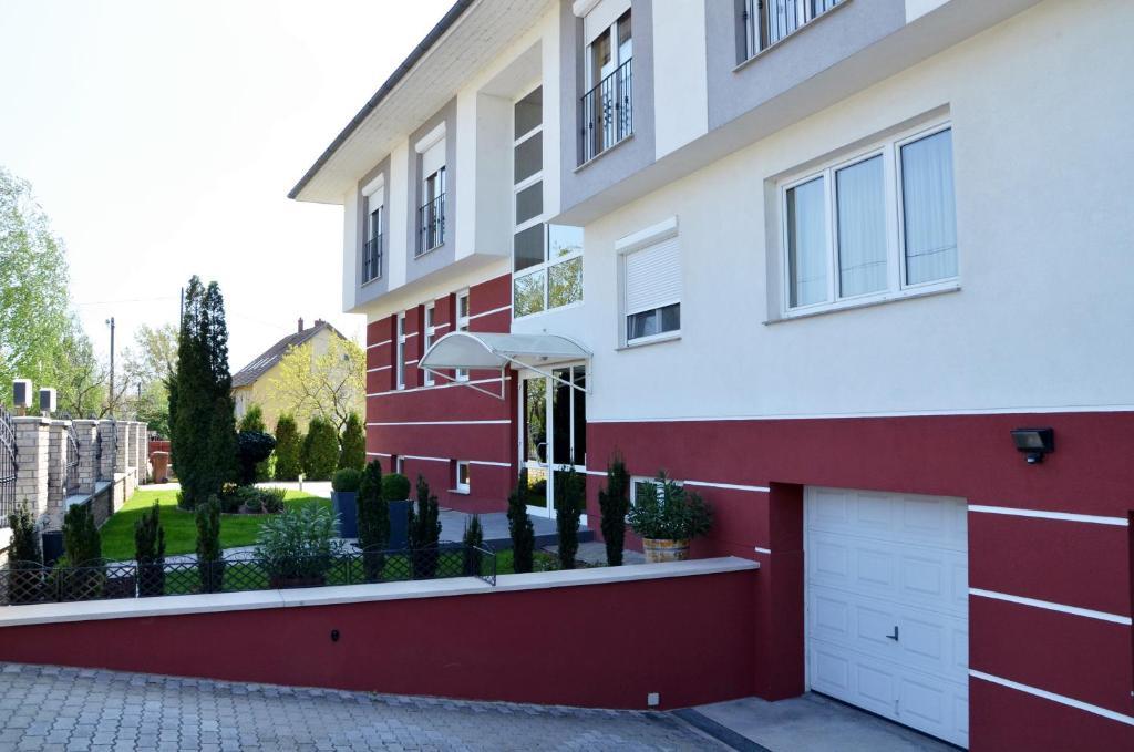 Hotel Weldi Gyor Exterior photo