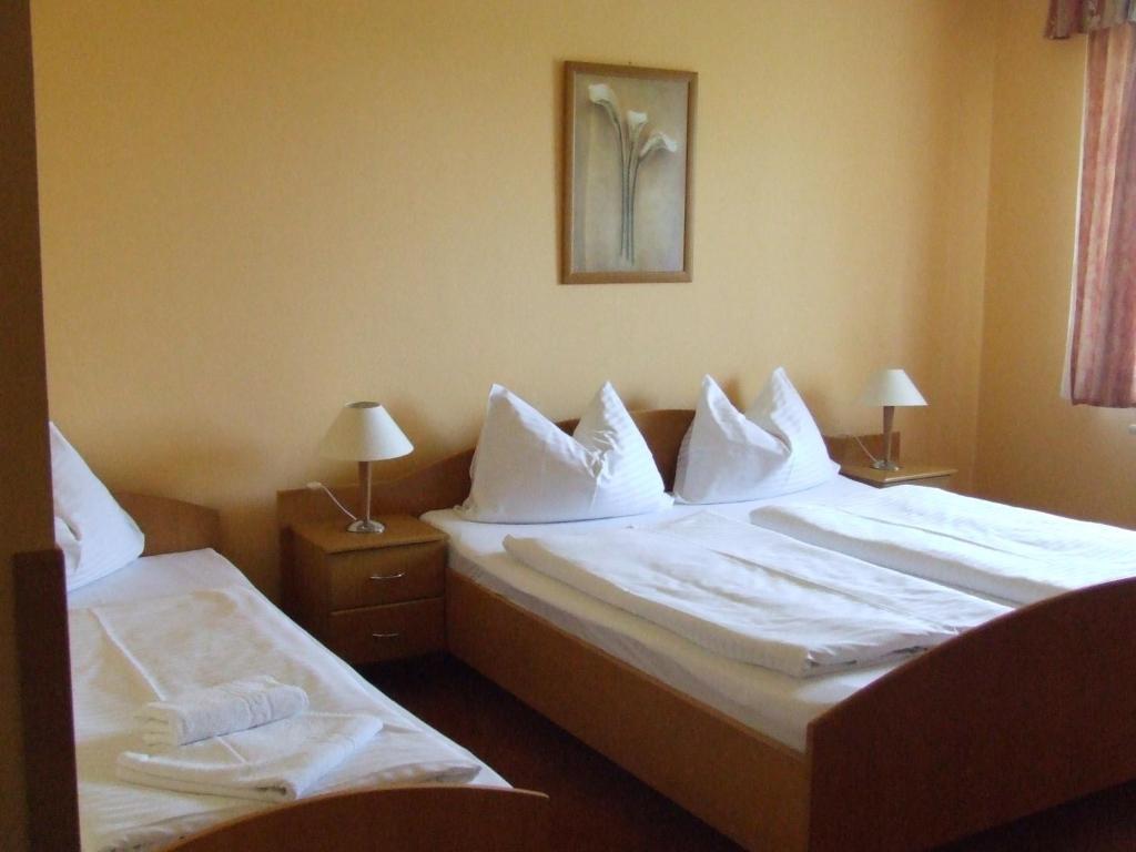 Hotel Weldi Gyor Exterior photo